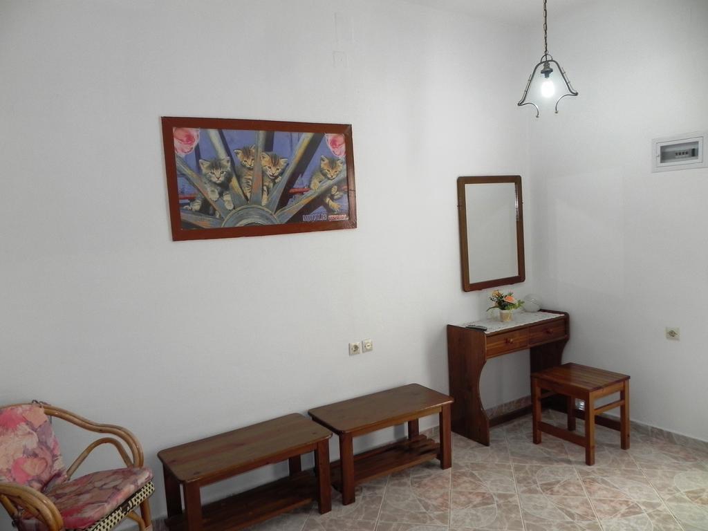 Mihalis Studios Lakki  객실 사진